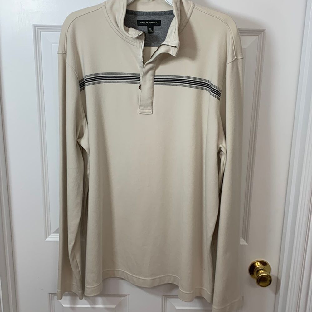 Banana Republic size XL long sleeve quarter zip pull over. NWOT.